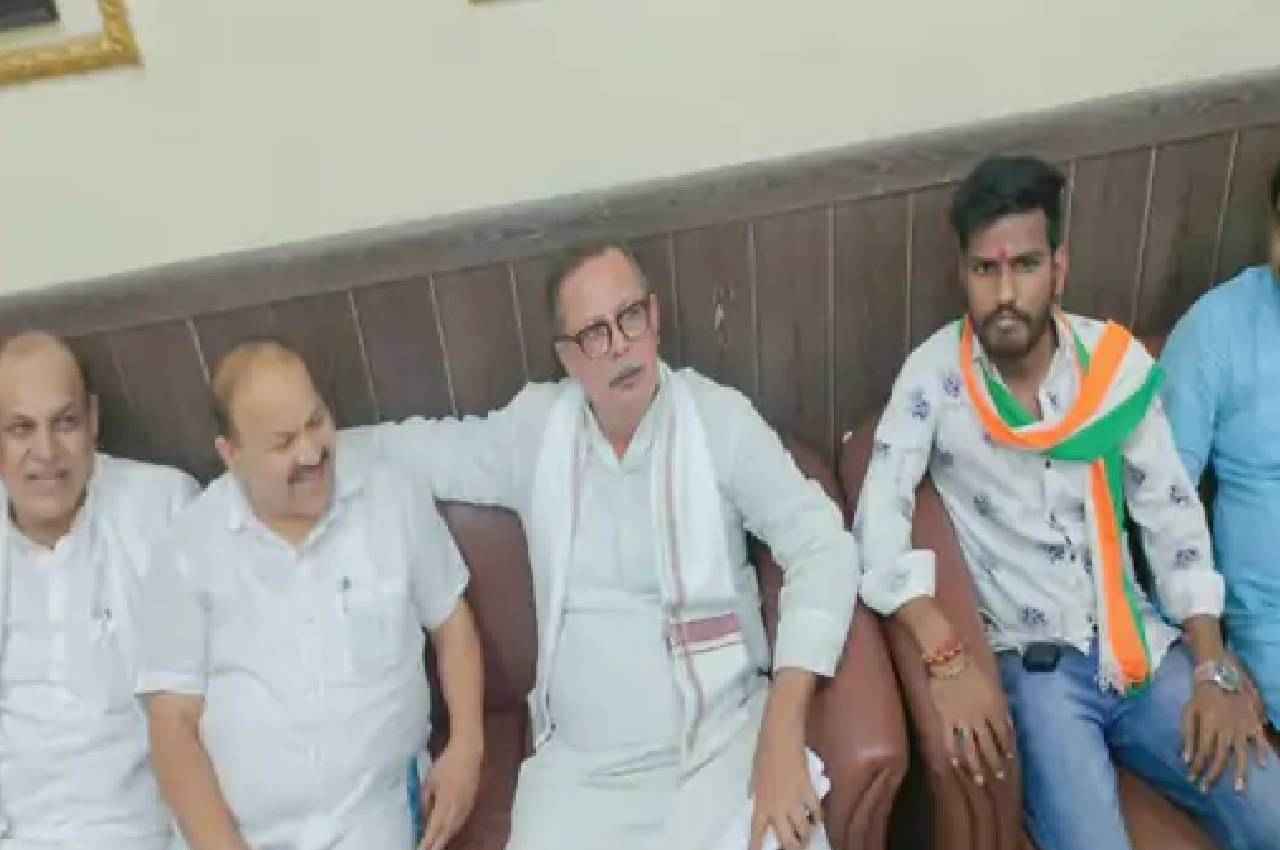 MP में कांग्रेस MLA से नाराजगी के बाद 15 कार्यकर्ताओं ने दिए इस्तीफे, इस बात से जताई नाराजगी