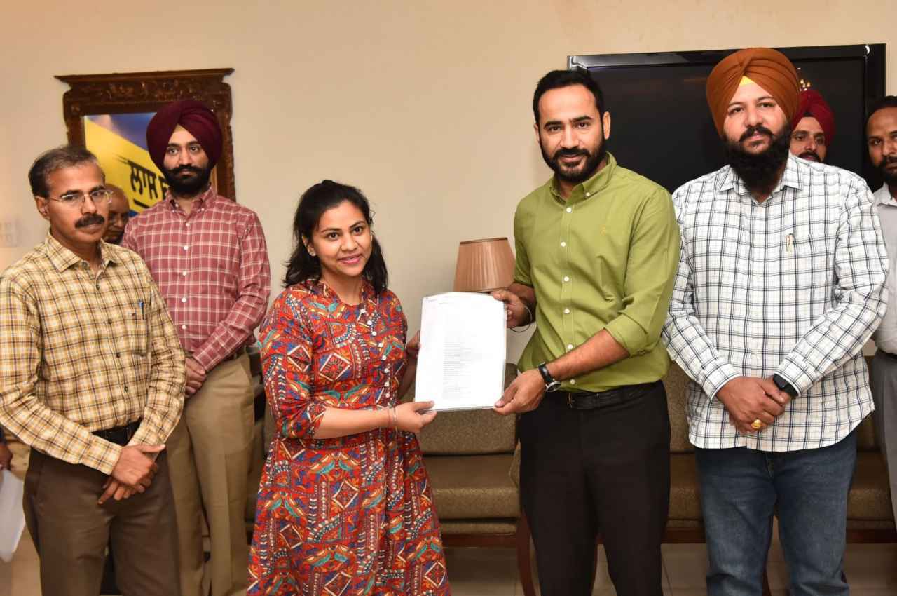 जल संसाधन मंत्री गुरमीत सिंह मीत हेयर ने विभाग के 68 क्लर्कों को दिए नियुक्ति पत्र