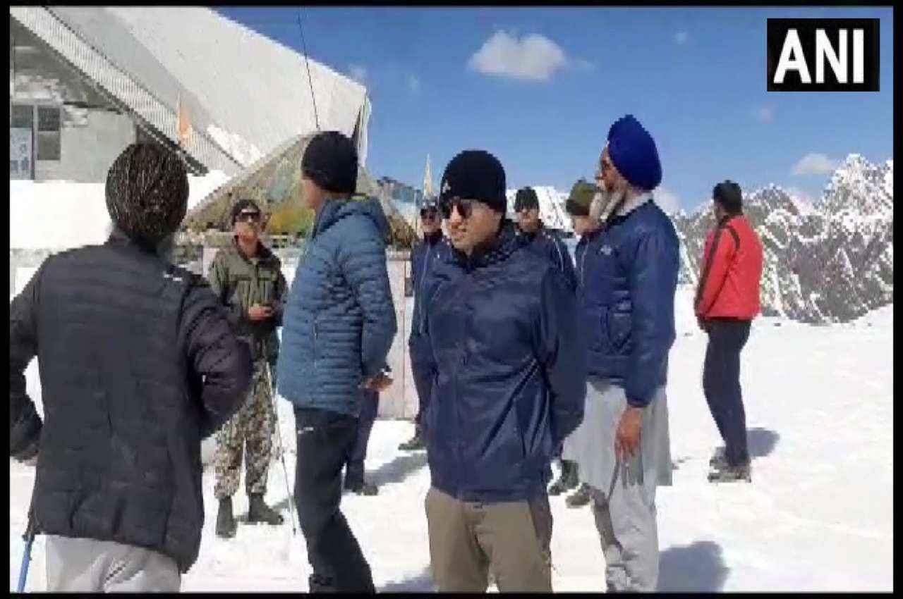 Hemkund Sahib Yatra: 20 मई से शुरू होगी हेमकुंड साहिब यात्रा; अभी मार्ग पर जमी है 8 फीट बर्फ
