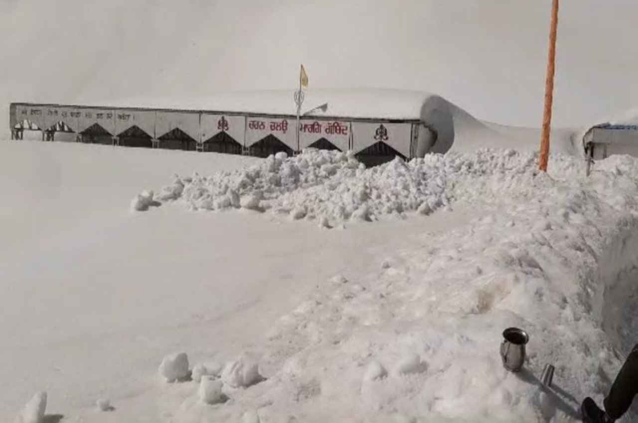 Hemkund Sahib Yatra: बर्फ से ढका हेमकुंड साहिब; तीर्थयात्रियों की संख्या भी तय, बच्चे-बुजुर्ग नहीं जाएंगे