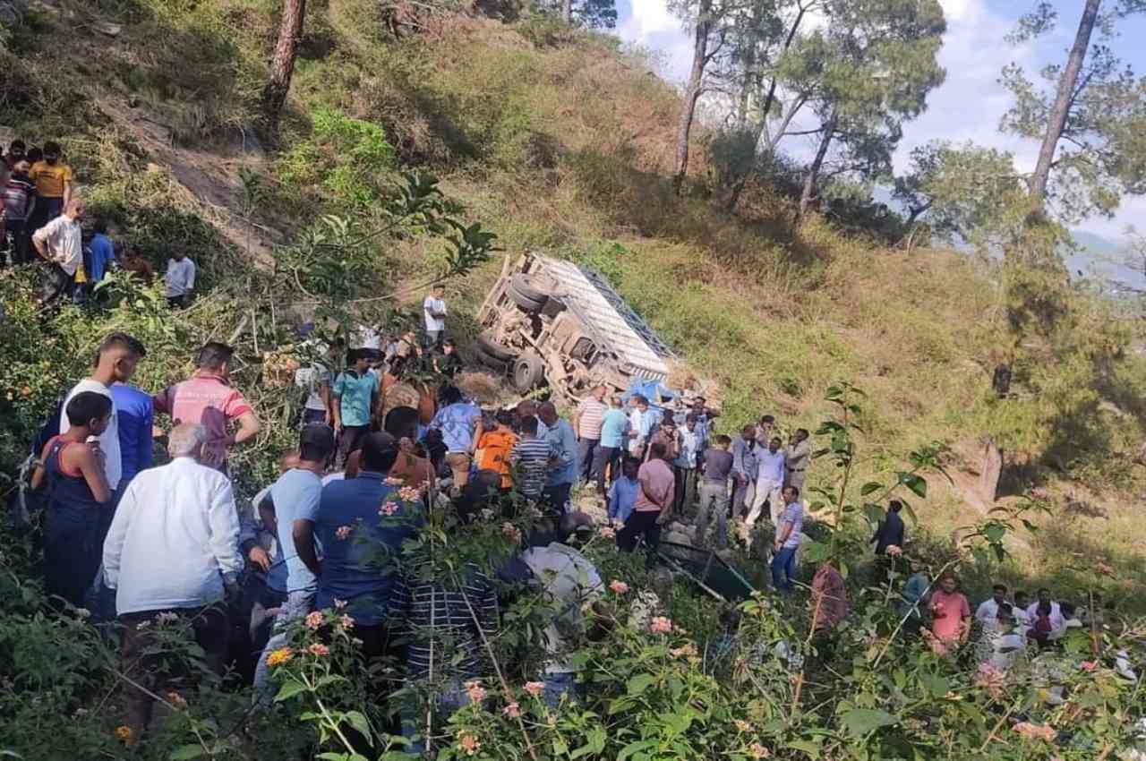 Himachal News, Kangra News, Road Accident, Himachal Pradesh Hindi News