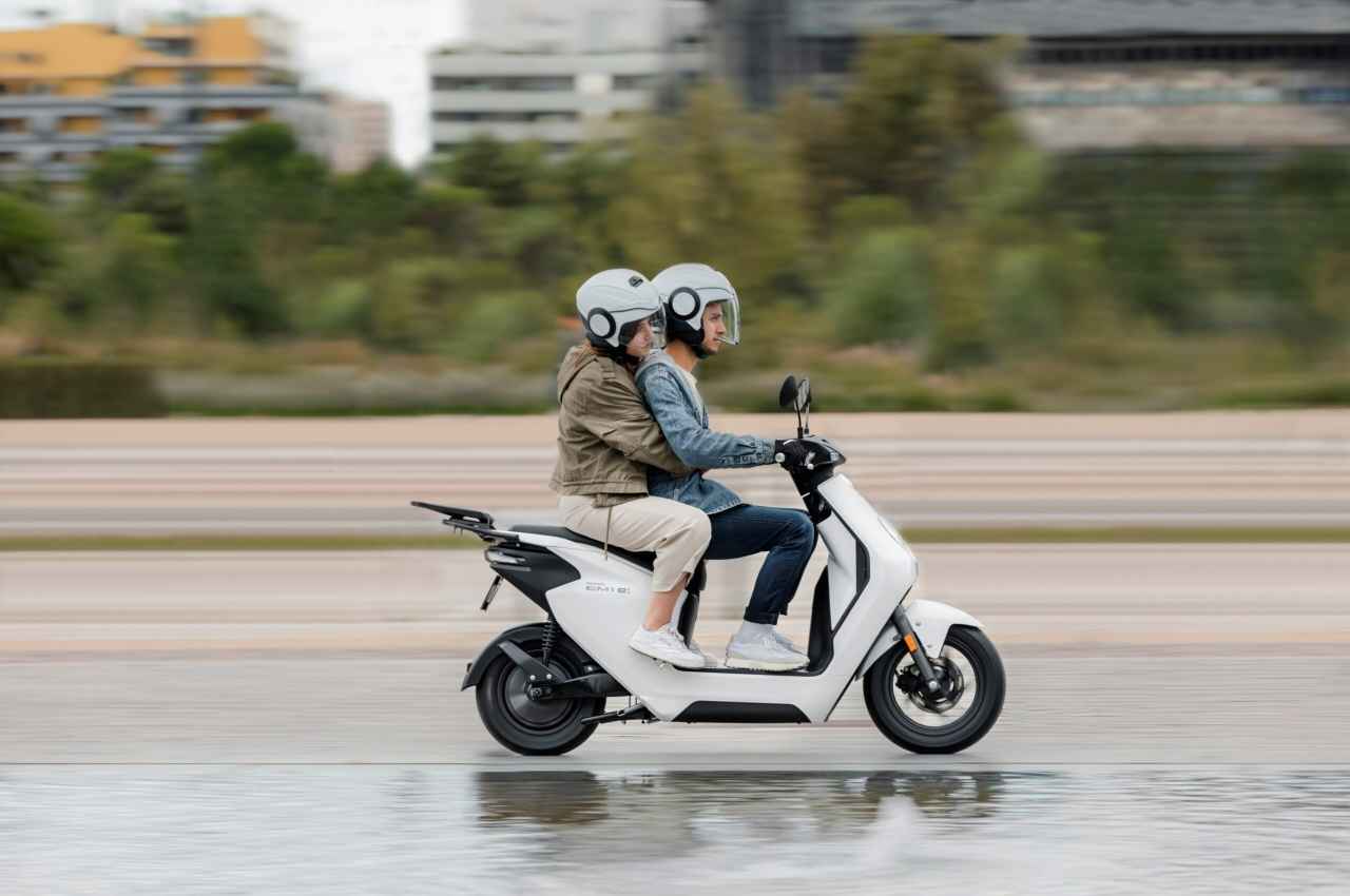 Honda EM1: होंडा का पहला इलेक्ट्रिक स्कूटर पेश, जानें फीचर्स