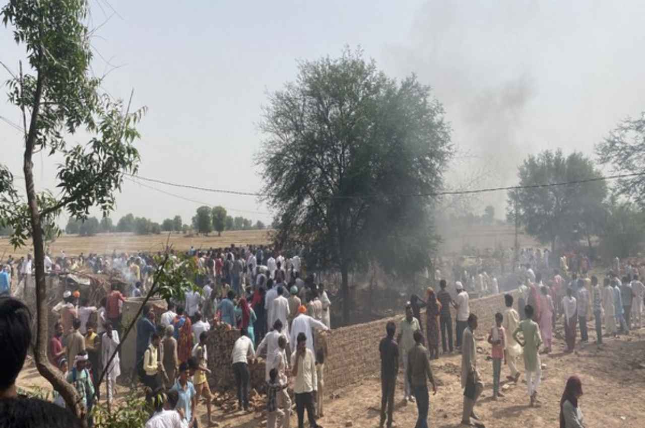 राजस्थान: हनुमानगढ़ में एयरफोर्स का MiG-21 विमान क्रैश, घर पर गिरने से 4 लोगों की मौत, पायलट सुरक्षित
