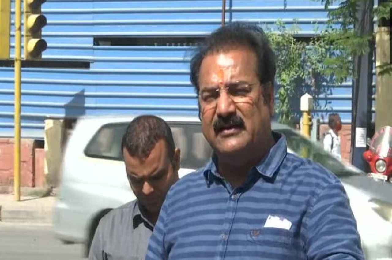 मंत्री खाचरियावास ने कार्मिकों की मांगों पर जताई सहमति, आश्वासन के बाद वापस लिया कार्य बहिष्कार का निर्णय