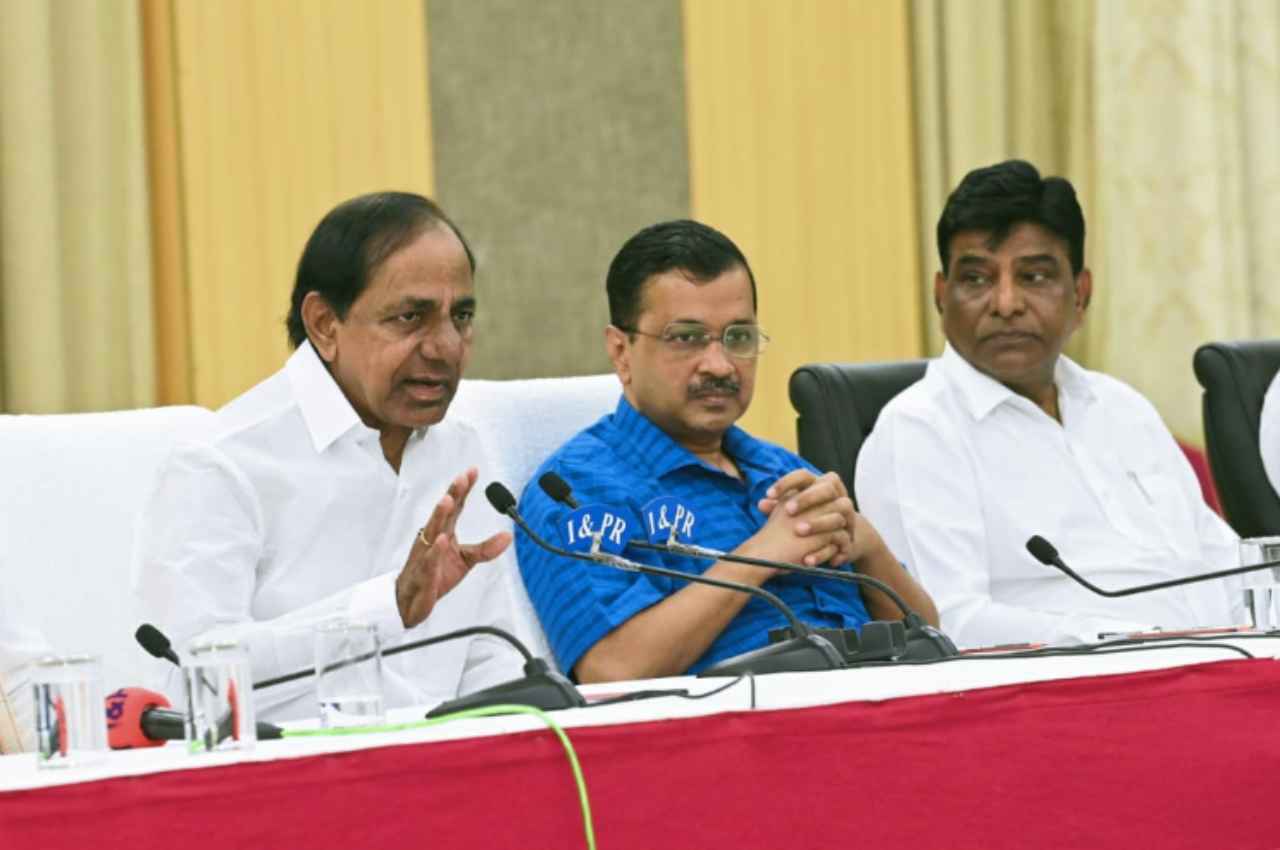 'केंद्र गैर-बीजेपी सरकार को काम नहीं करने दे रहा', दिल्ली अध्यादेश मुद्दे पर केजरीवाल को मिला केसीआर का समर्थन