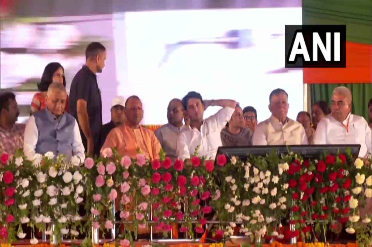 Kanpur Civil Airport: 40 साल पुरानी मांग पूरी; CM योगी और केंद्रीय मंत्री सिंधिया ने नए टर्मिनल का किया उद्घाटन