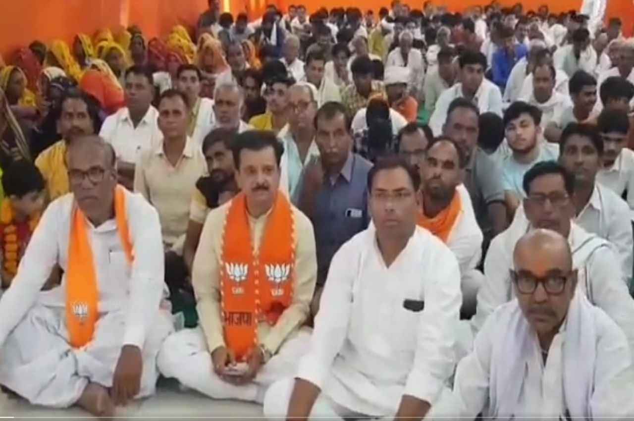 Karauli News: 'मन की बात' कार्यक्रम के दौरान करौली सांसद मनोज राजोरिया की फिसली जुबान, देखें वीडियो