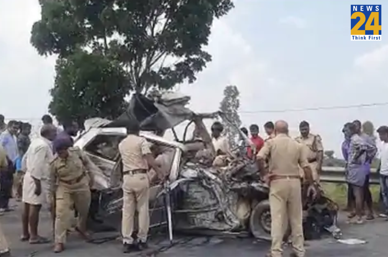 Karnataka Accident: मैसूर में कार और बस की भीषण टक्कर, दो बच्चों समेत 10 लोगों की मौत, एक बाल-बाल बचा
