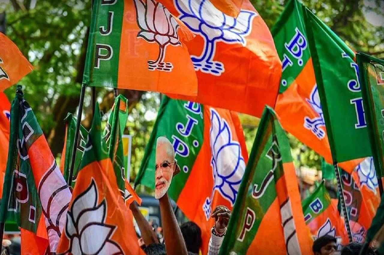 BJP के दिग्गज नेता ने CM शिवराज से मिलने मांगा समय, पूर्व मंत्री भी भोपाल में सक्रिए