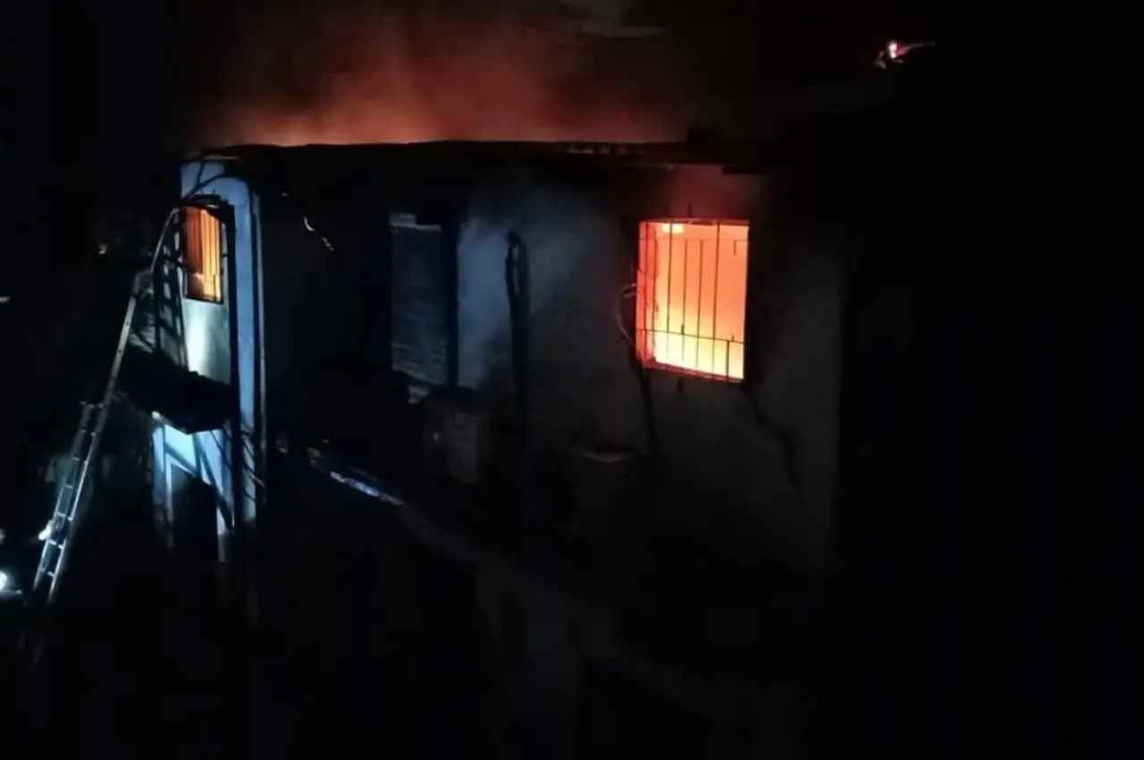 Maharashtra: मुंबई के ठाणे स्थित घर में लगी आग, 4 लोग झुलसे