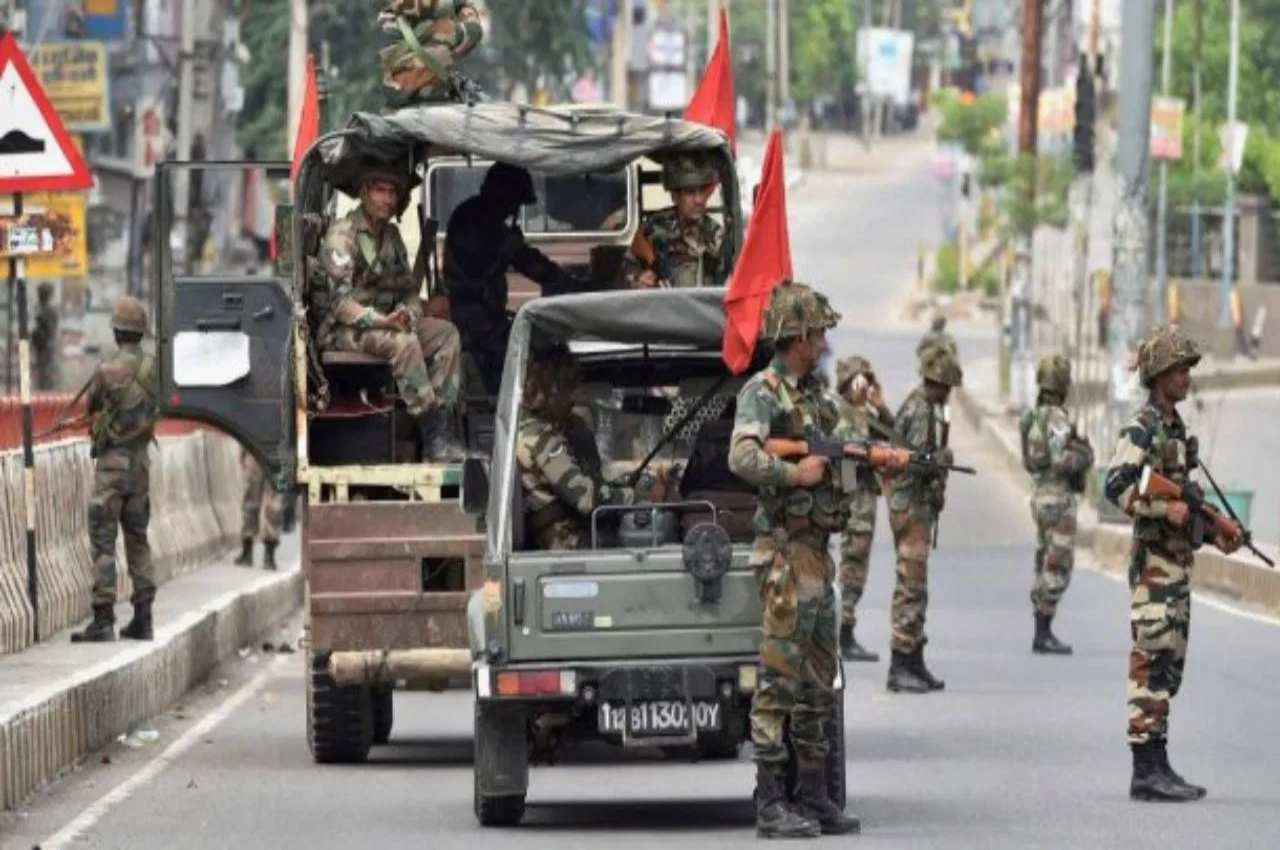 मणिपुर में केंद्रीय गृहमंत्री अमित शाह के दौरे से पहले सेना और पुलिस की बड़ी कार्रवाई; आठ घंटे में 40 उग्रवादी मारे गए