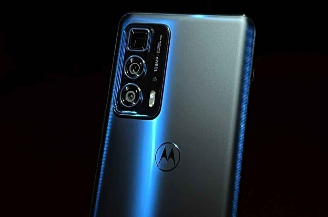 1 लाख रुपये वाला Motorola Phone आधे दाम में! अमेजन से जल्द खरीदें