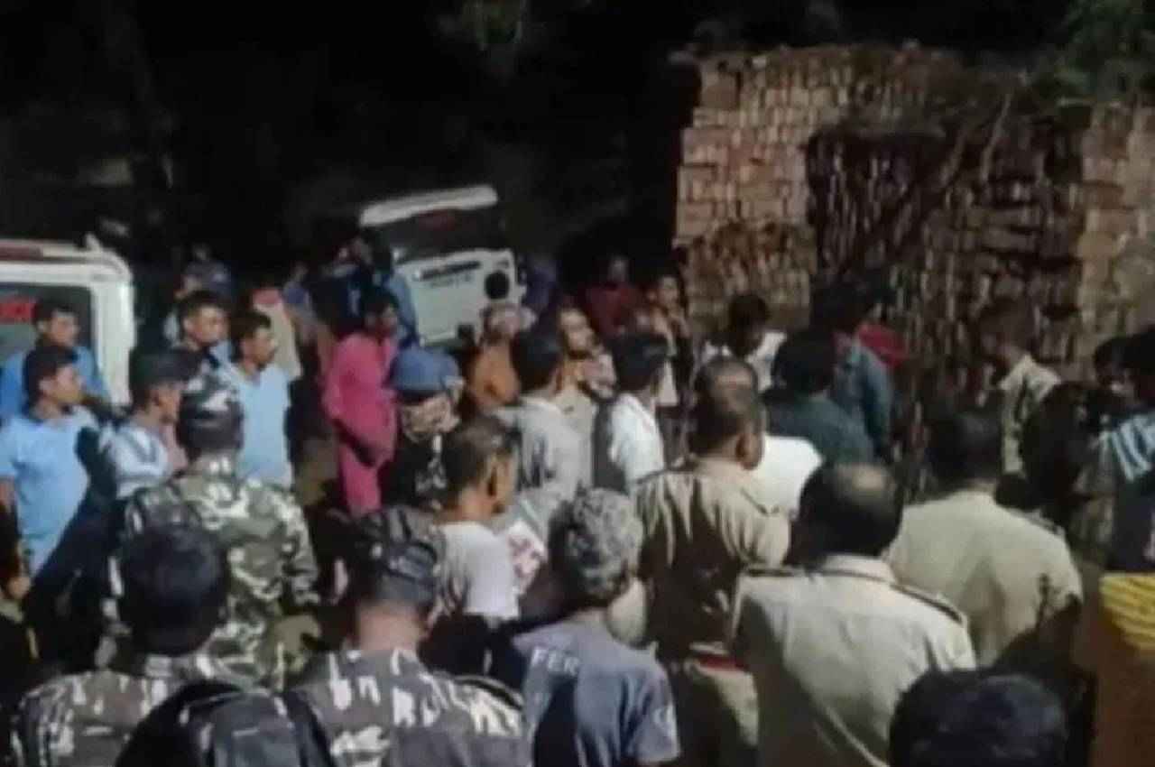 Murshidabad Violence: मुर्शिदाबाद में TMC के कार्यकर्ता की हत्या के बाद झड़प, पार्टी के ही दो गुटों में बमबाजी