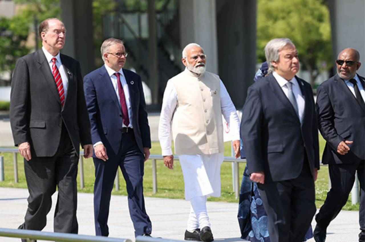 PM Modi Unique Jacket: जी7 समिट में पीएम मोदी ने 'खास' जैकेट पहनकर दिया पर्यावरण बचाने का संदेश