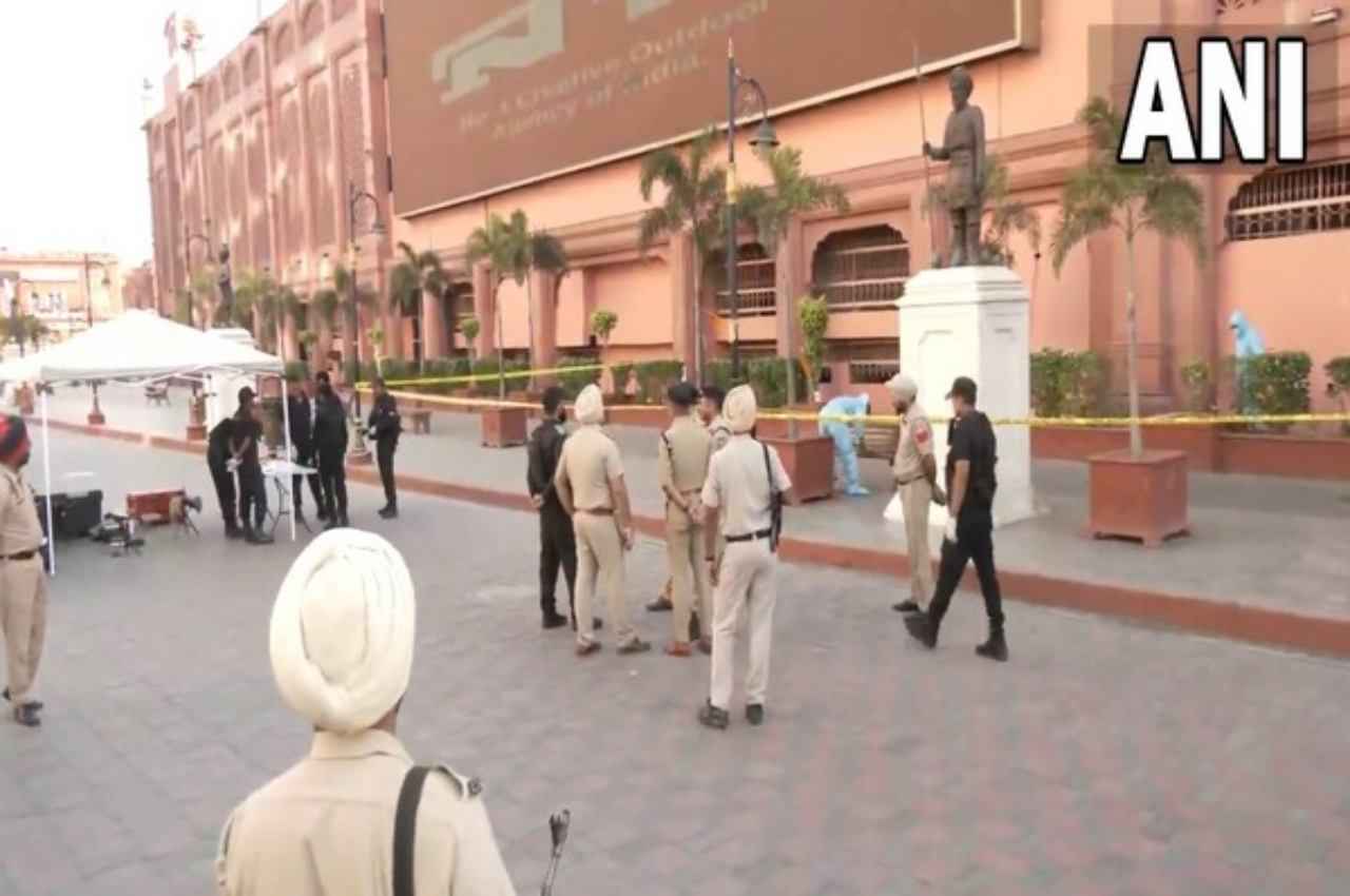 Amritsar Blast: स्वर्ण मंदिर के पास दोहरे विस्फोटों की जांच के लिए पहुंची NSG; पंजाब पुलिस करा रही फोरेंसिक जांच