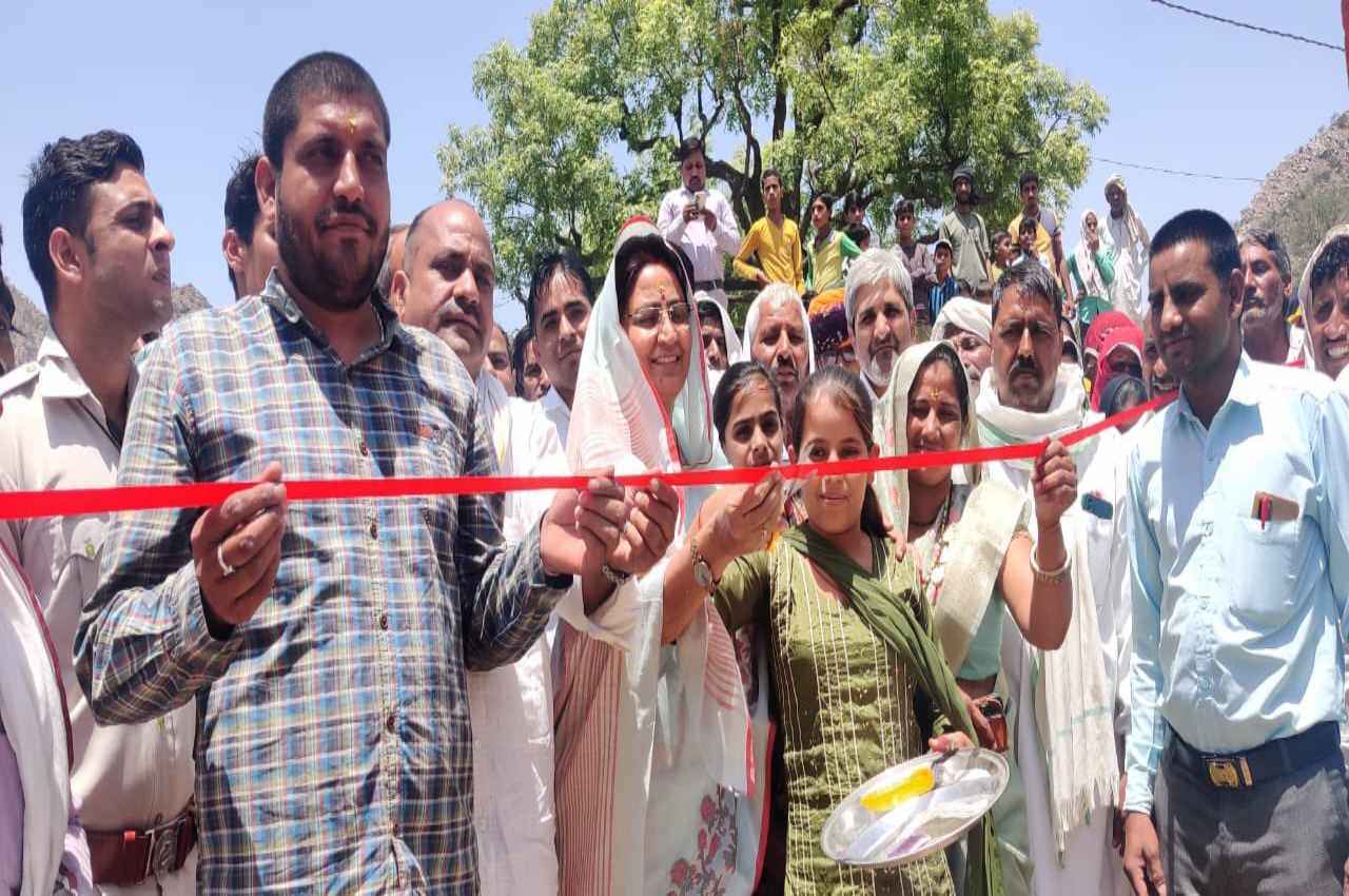 Rajasthan News: उद्योग मंत्री ने अलवर में किया विकास कार्यों का लोकार्पण, बोलीं- 'आमजन को राहत दे रहे हैं महंगाई राहत कैम्प'