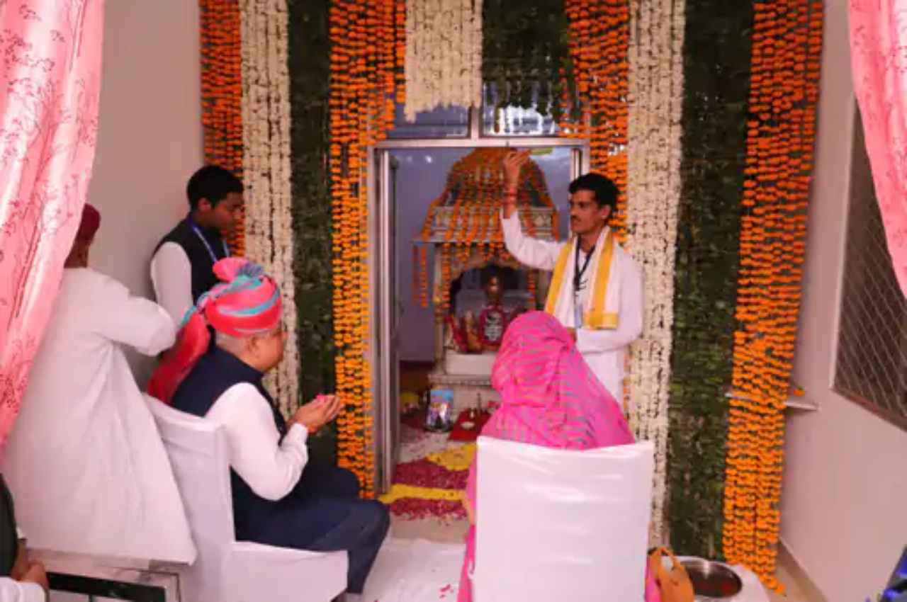 Rajasthan News: पुष्कर पहुंचे उप राष्ट्रपति जगदीप धनखड़, ब्रह्माजी मंदिर में की पूजा अर्चना