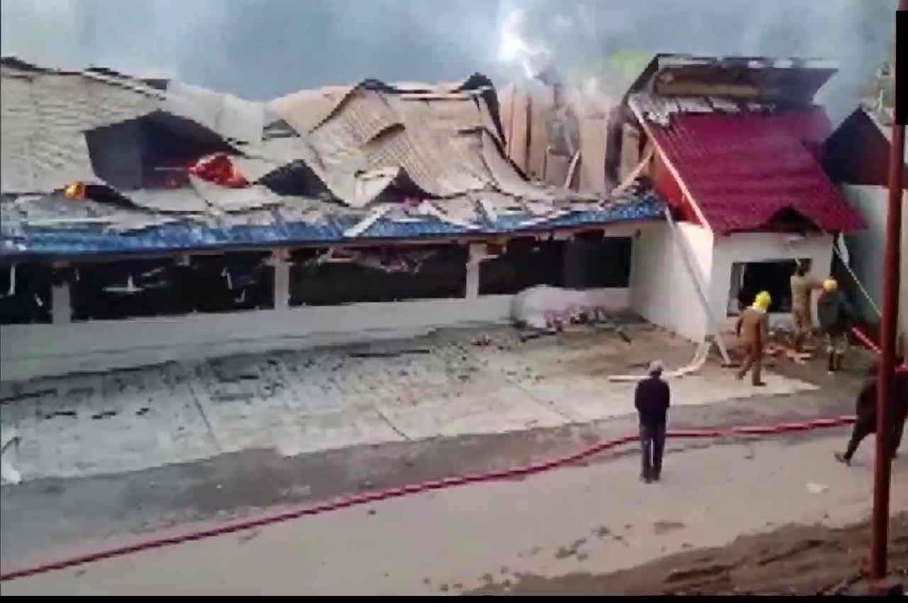 Ramban Hotel Fire: जम्मू-कश्मीर के रामबन में होटल में लगी आग, दो लोगों की मौत, कई झुलसे