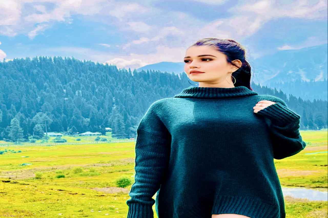 Shanaya Sharma's Pachtaoge Song: शनाया शर्मा के सॉन्ग 'पछताओगे' पर फिदा हुए लोग, देखें वीडियो