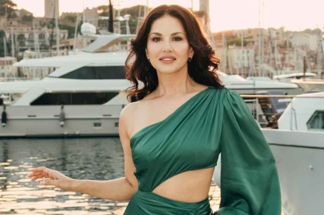 Cannes Film Festival 2023: सनी लियोनी ने ग्रीन गाउन पहन कांस में किया डेब्यू, एक्ट्रेस की फोटोज हुई वायरल