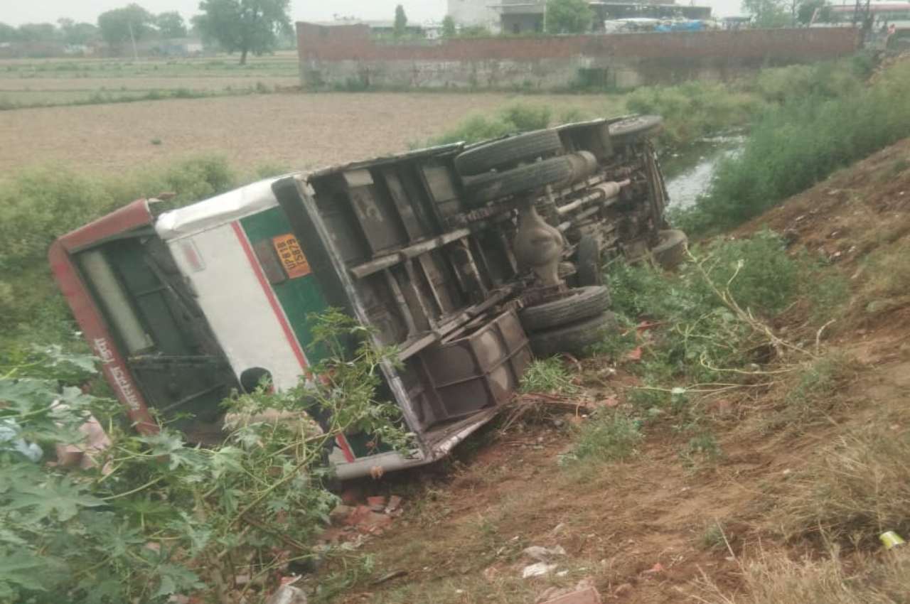 MP News, Bus fell from bridge, accident in Khargone, passengers died