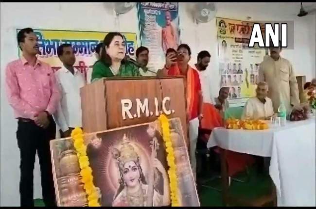UP News, BJP MP Maneka Gandhi, Sultanpur News, Religious Books