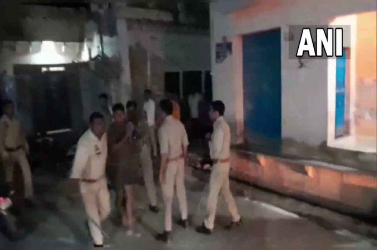 UP News: मथुरा के गोवर्धन में पुलिस पर हमला; शोभायात्रा की अनुमति मांगने पर दरोगा और सिपाहियों को दौड़ाया