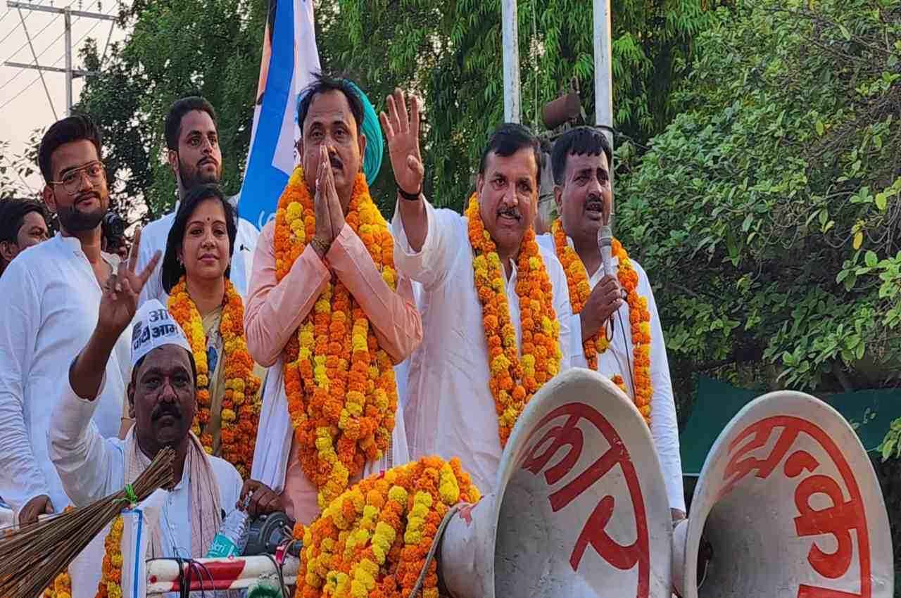 UP Nikay Chunav 2023:: सुल्तानपुर में AAP सांसद और प्रत्याशी पर केस; संजय सिंह बोले- जितनी मर्जी FIR करो