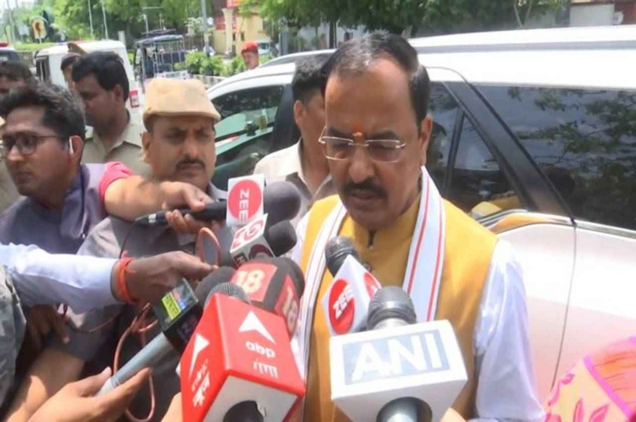 UP Nikay Chunav 2023: डिप्टी CM केशव प्रसाद मौर्य ने प्रयागराज में डाला अपना वोट, बोले- ज्यादा से ज्यादा मतदान करें