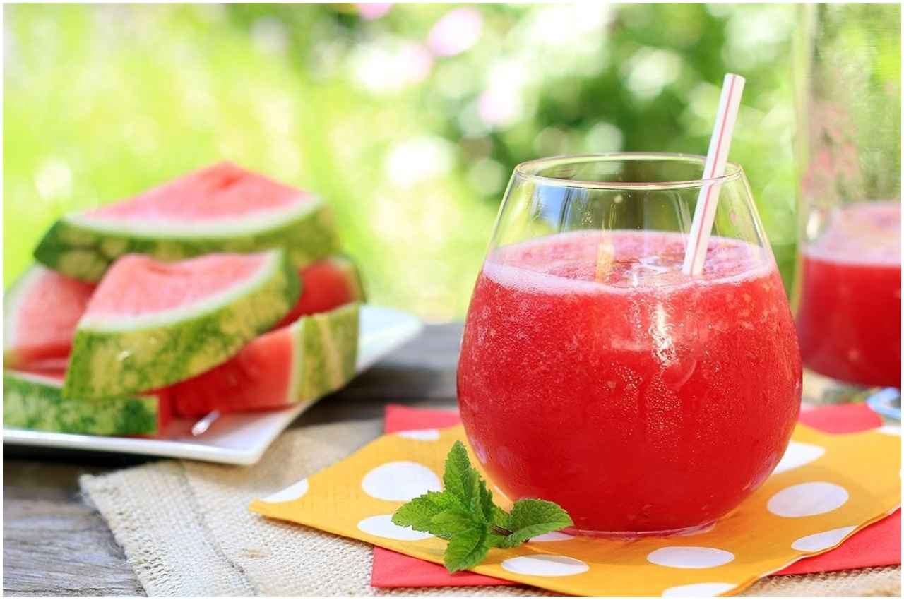 Watermelon Juice Recipe: गर्मी से छुटकारा पाने के लिए घर पर बनाएं तरबूज का जूस, जानें विधि