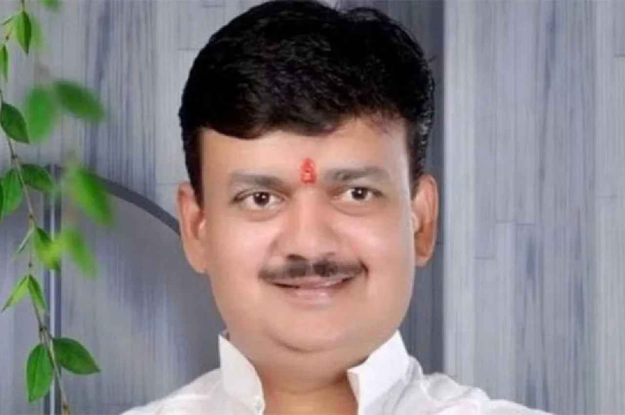 महाराष्ट्र से कांग्रेस के एकमात्र सांसद सुरेश बालू धनोरकर का निधन, तीन दिन पहले ही गुजरे थे पिता