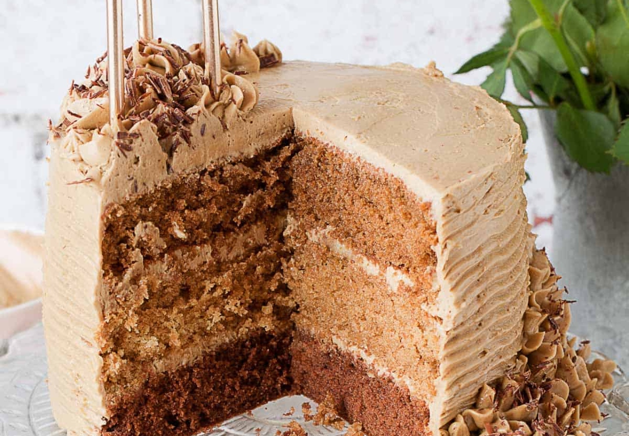 केक बनाने की रेसिपी - बर्थडे केक - चॉकलेट केक एग्ग्लेस - Cake Recipes