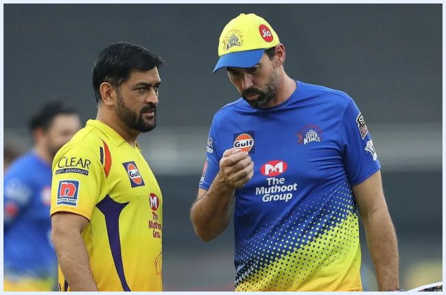 Stephen Fleming reacts to Mahendra Singh Dhoni's six hitting