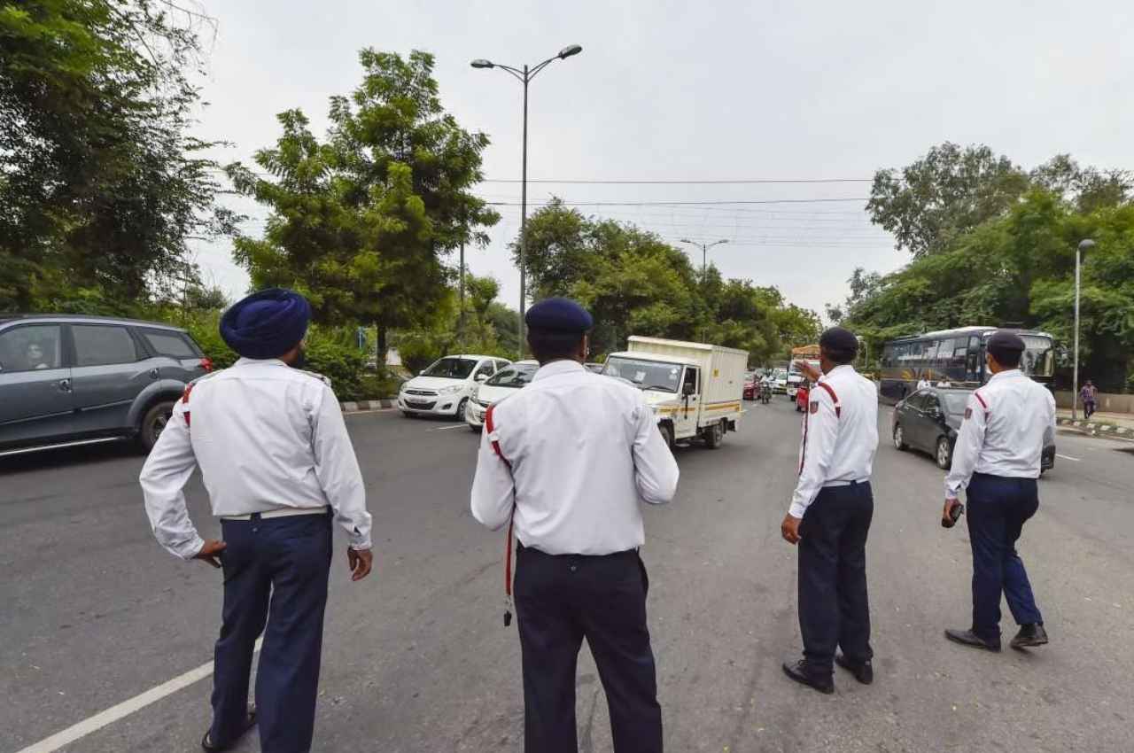 Delhi News: तीन महीने में हेलमेट नहीं पहनने पर काटे गए 1.70 लाख चालान