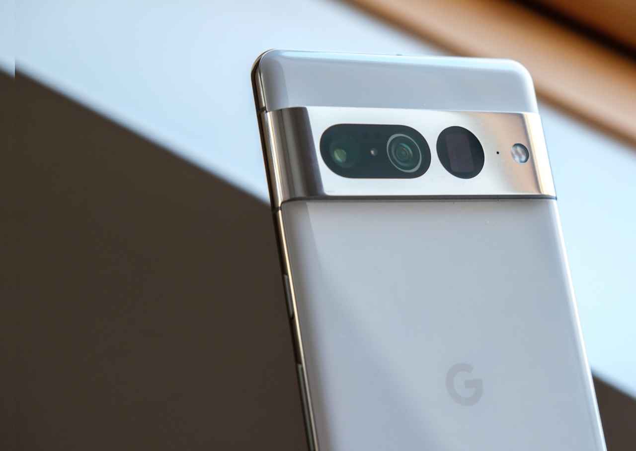 Google Pixel 8 Pro में मिल सकता है बिल्ट-इन थर्मामीटर, यहां डिटेल्स में जानें...