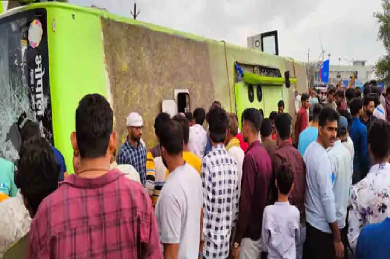 MP के मंदसौर में बड़ा हादसा, यात्री बस पलटने से 3 की मौत, भोपाल से नीमच जा रही थी बस