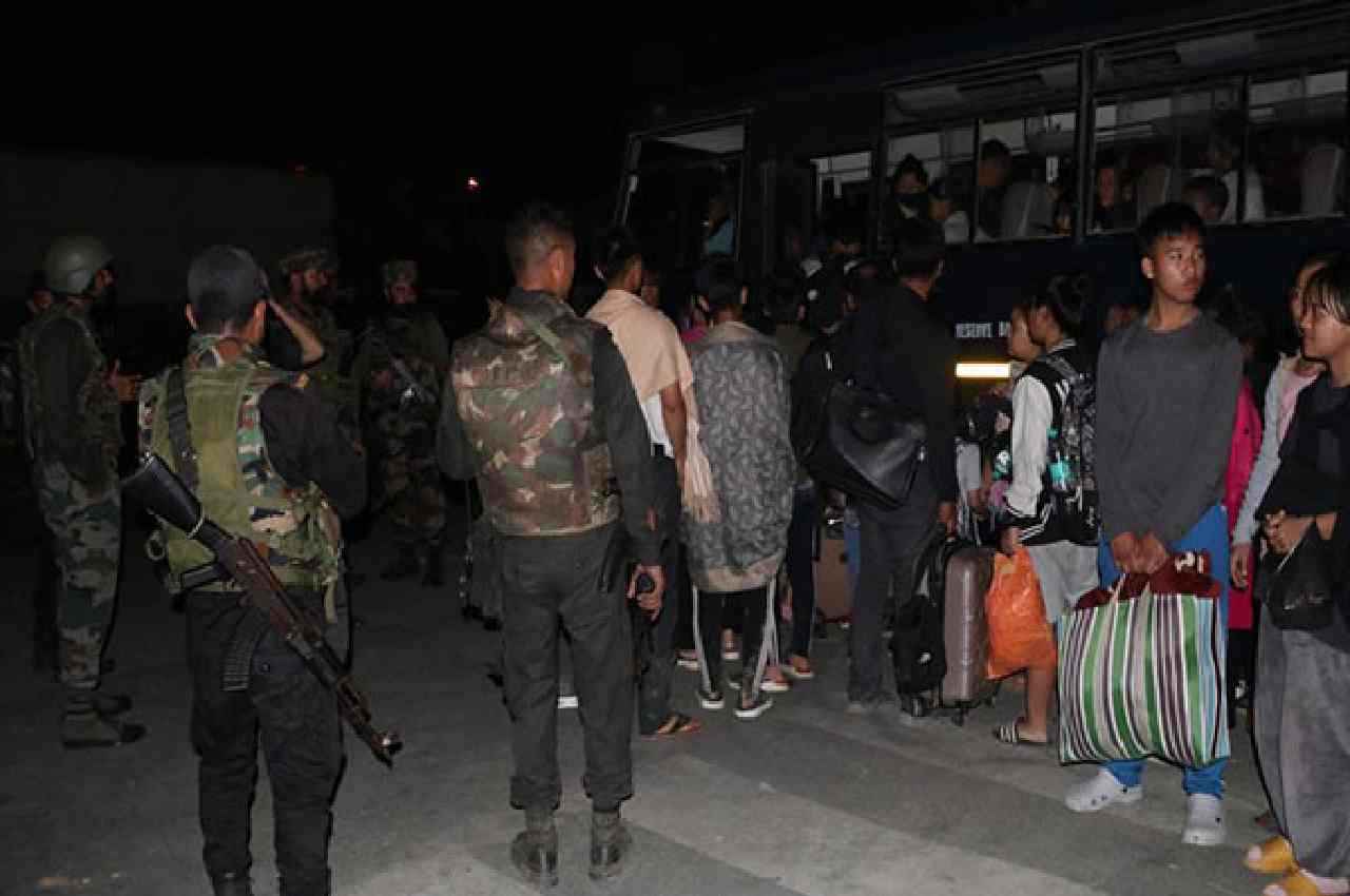 Manipur: मणिपुर के चुराचांदपुर में आज तीन घंटे के लिए कर्फ्यू में ढील, राज्यपाल ने की ये अपील