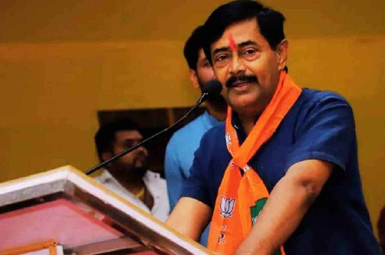 MP में सियासी हलचल तेज, कांग्रेस में शामिल होने की अटकलों बीच दीपक जोशी ने खाली किया सरकारी बंगला