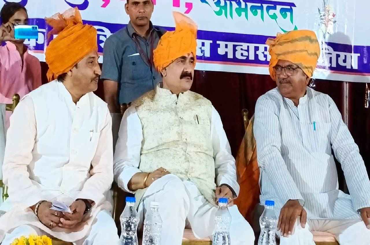 नरोत्तम मिश्रा के साथ नजर आए कांग्रेस विधायक, गृहमंत्री की तारीफ, सियासी हलकों में चर्चा तेज
