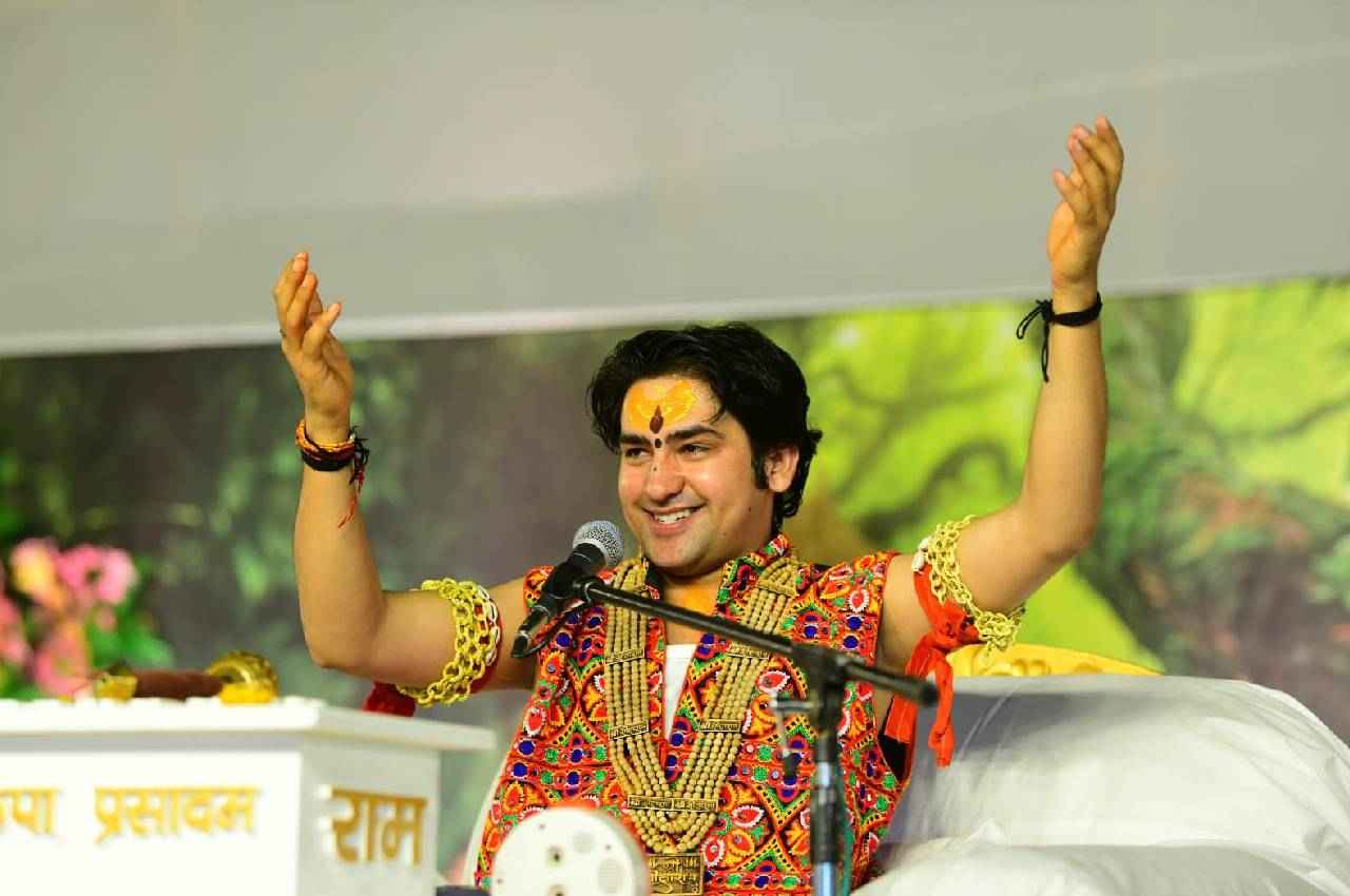पंडित धीरेंद्र कृष्ण शास्त्री के बयान से गर्माई MP की सियासत, BJP-कांग्रेस आमने-सामने