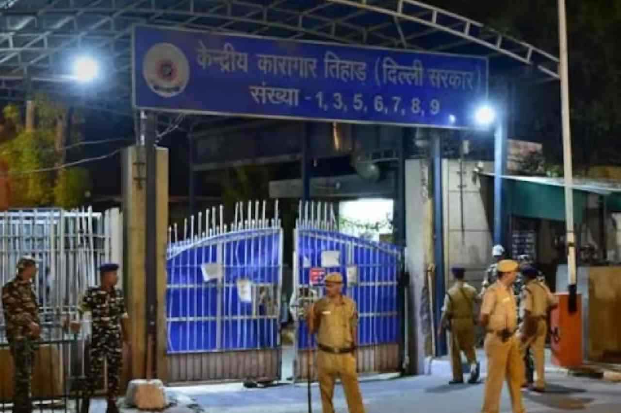 Tillu Tajpuriya Murder: गैंगस्टर टिल्लू ताजपुरिया मर्डर केस में बड़ा एक्शन, तिहाड़ के 99 जेल अधिकारियों का तबादला