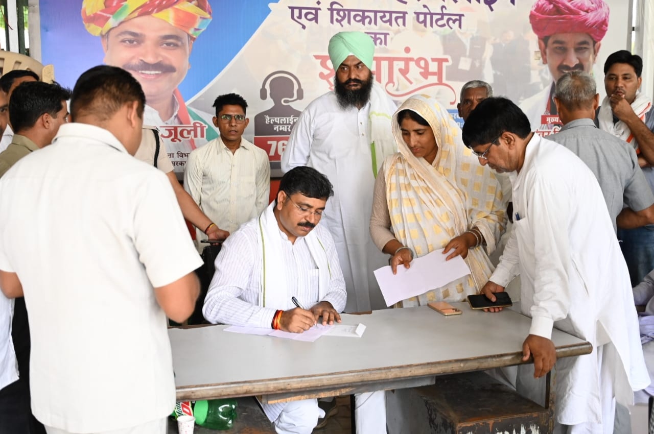 Alwar, Minister Tikaram Julie Inspected Mahangai Rahat Camp