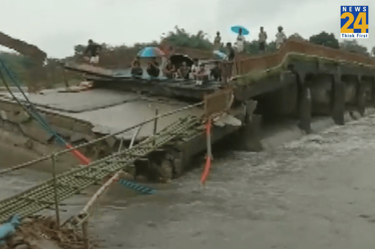 Assam Flood: आधी रात टूटा तटबंध, गृहस्थी छोड़ पलायन को मजबूर हुए लोग, एक की मौत, 19 जिले बाढ़ से घिरे
