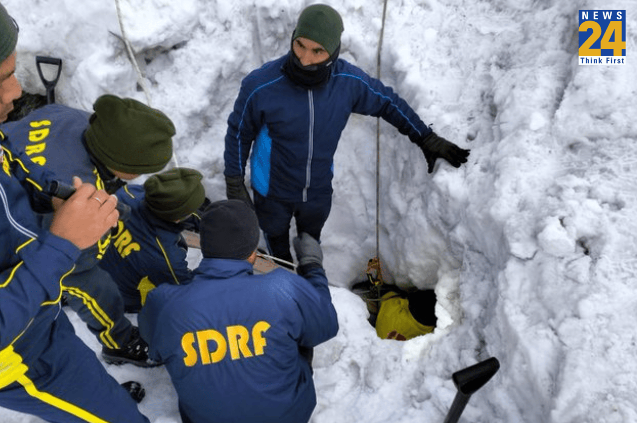 Avalanche: उत्तराखंड में अटलकोटी के पास टूटकर गिरा ग्लेशियर का टुकड़ा, महिला श्रद्धालु की मौत, 5 को बचाया