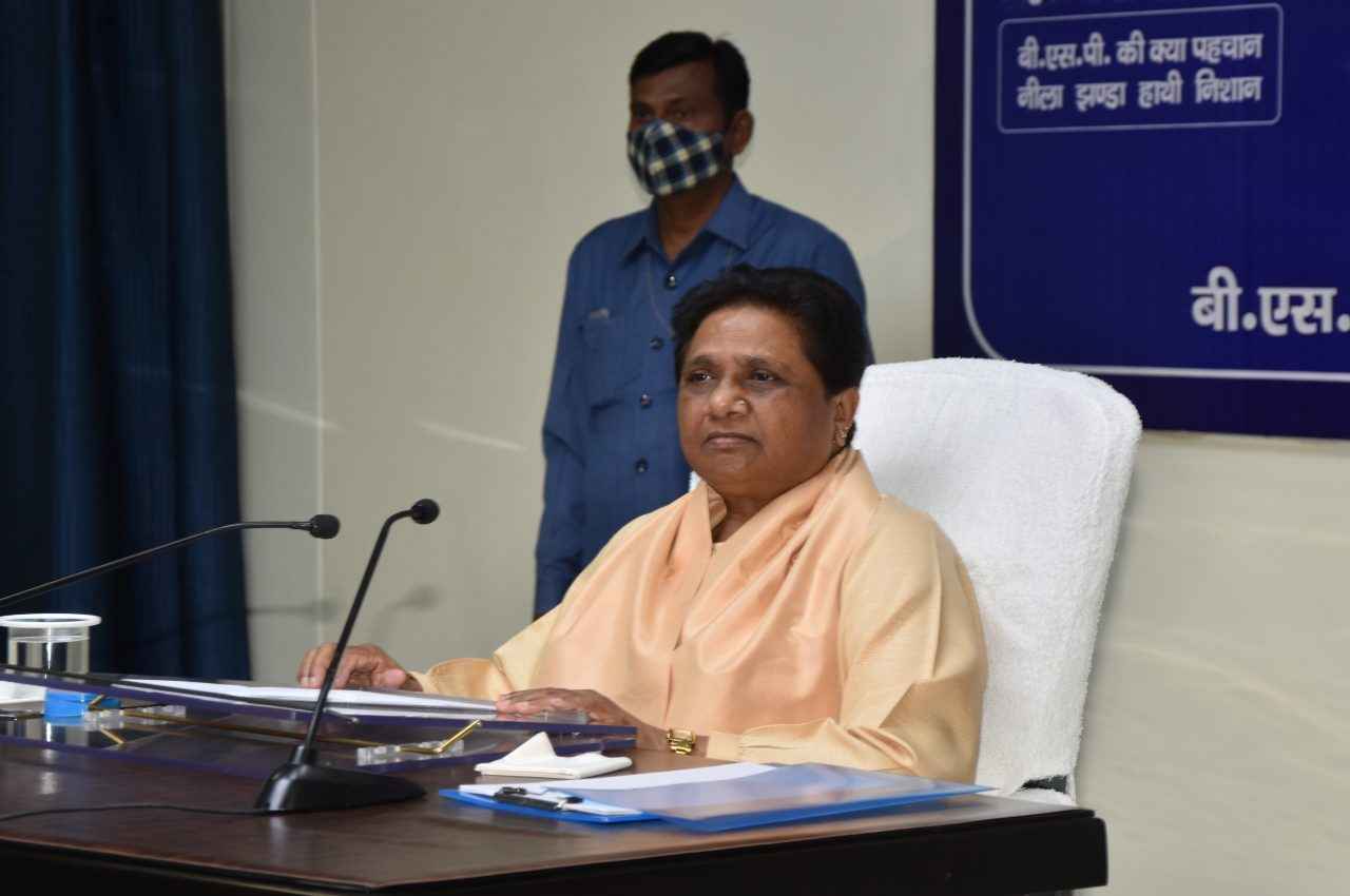 BSP Mission 2024: चुनाव को लेकर बसपा की मीटिंग; इस बार कार्यालय में नहीं दिखी अंबेडकर और कांशीराम की प्रतिमा