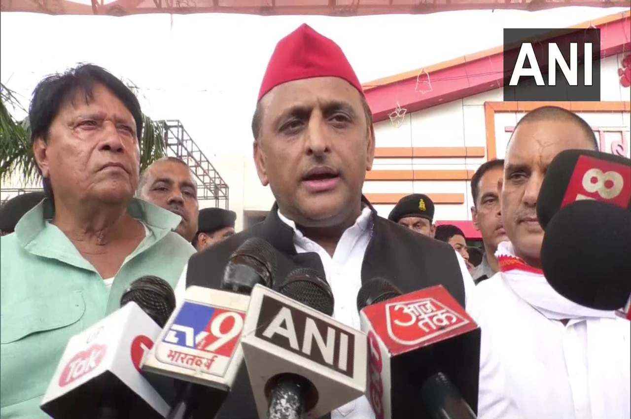 बलिया में 43°C तापमान के बाद 54 मौतों पर अखिलेश यादव ने UP सरकार को घेरा, कह दी ये बड़ी बात