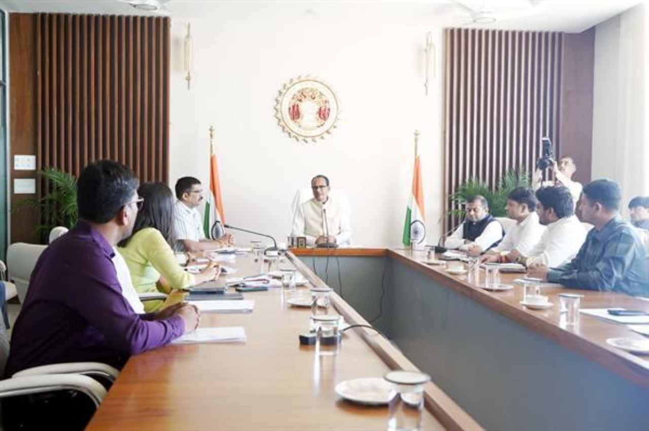 Bhopal: युवा सलाहकार परिषद् की बैठक में बोले सीएम शिवराज- 'युवाओं की ऊर्जा और विचार प्रगति के अवसर प्रदान करेंगे'