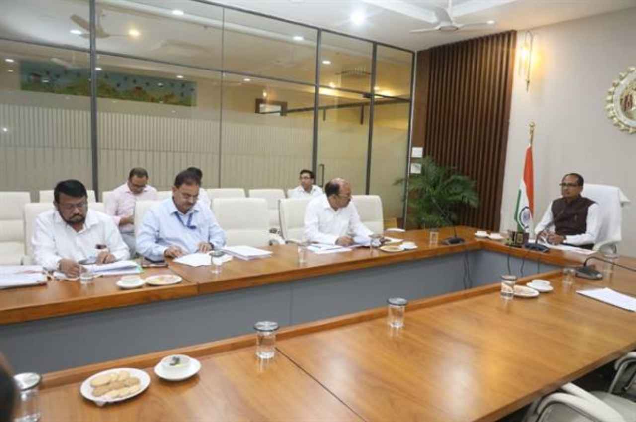सीएम शिवराज ने की सिंचाई योजनाओं की समीक्षा, बोले- 'परियोजना में देरी के लिए जिम्मेदार लोगों पर होगी कार्रवाई'