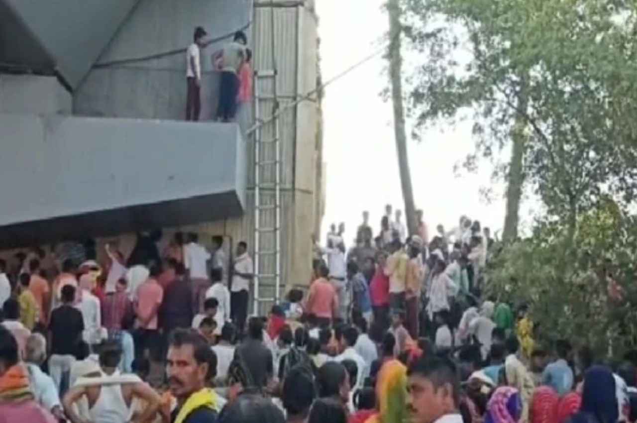 बिहार: रोहतास में पिलर और स्लैब के बीच फंसा बच्चा, दो दिन से था लापता, NDRF की टीम कर रही रेस्क्यू