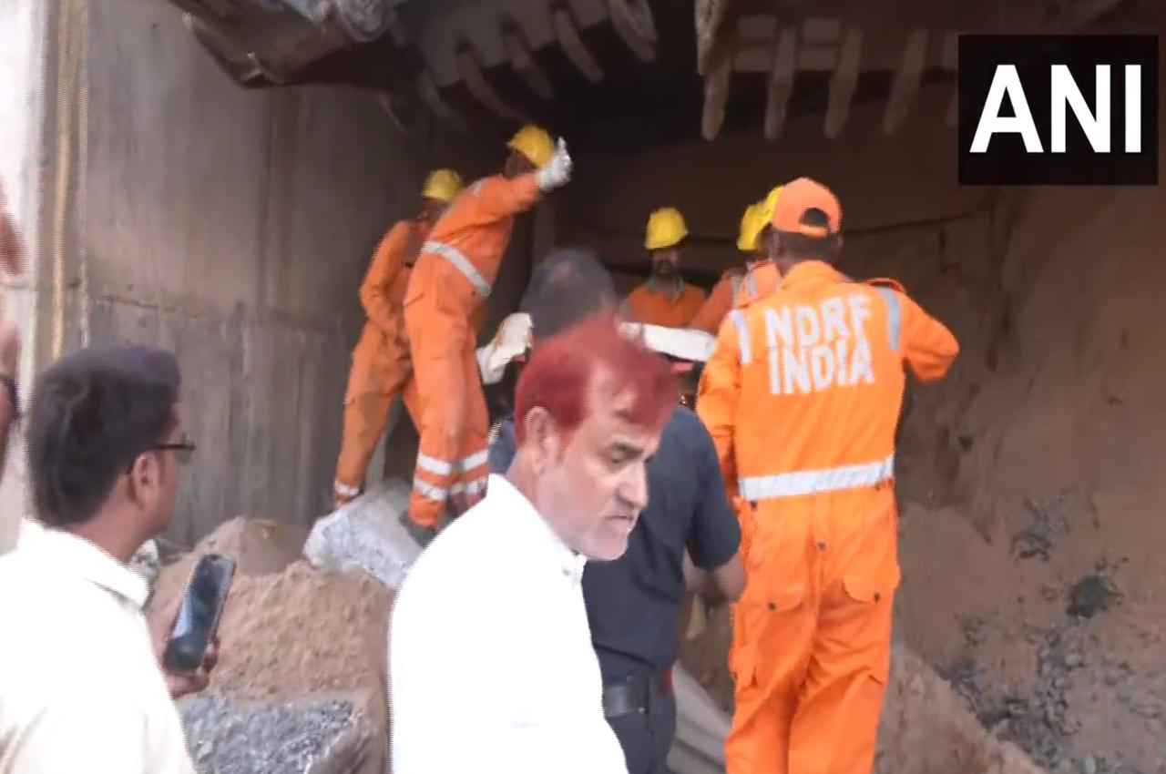 रोहतास में पुल के खंभे और स्लैब के बीच फंसा 11 साल का बच्चा हारा जिंदगी की जंग; 14 घंटे रेस्क्यू में जुटी रही NDRF टीम